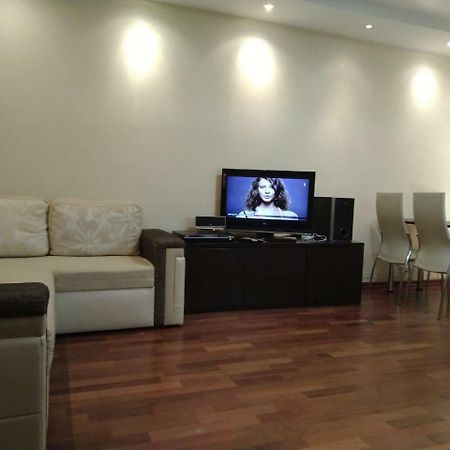 1/10 Вулиця Радунська Apartment เคียฟ ภายนอก รูปภาพ