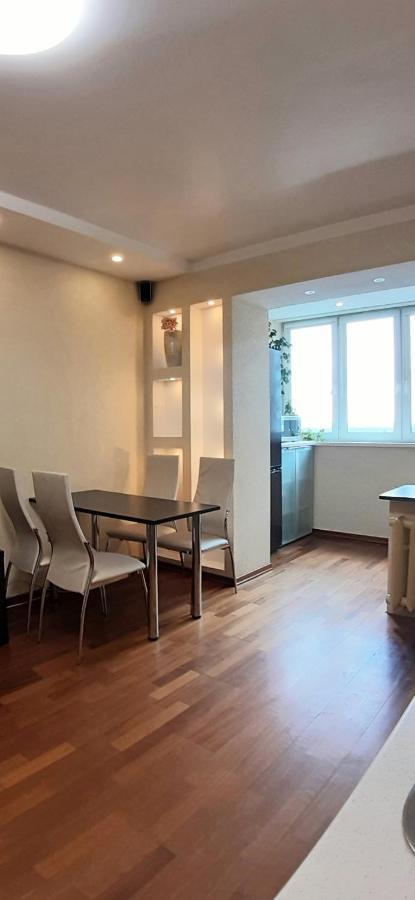 1/10 Вулиця Радунська Apartment เคียฟ ภายนอก รูปภาพ
