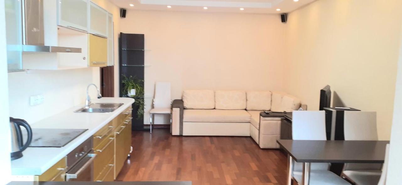 1/10 Вулиця Радунська Apartment เคียฟ ภายนอก รูปภาพ